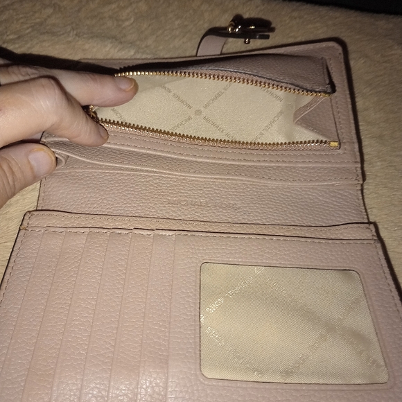 Michael kors Veronica Medium Saffiano Leather Dome Satchel with Matching Wallet - Picture 13 of 16